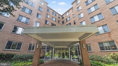 Building Photo - 3000 Spout Run Pkwy