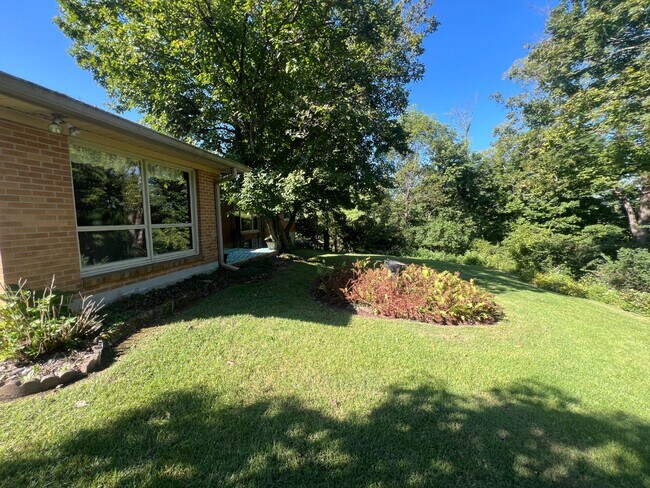 Building Photo - Charming 3-Bed Madeira Schools Home