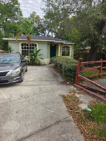 Building Photo - 9713 Commerce St