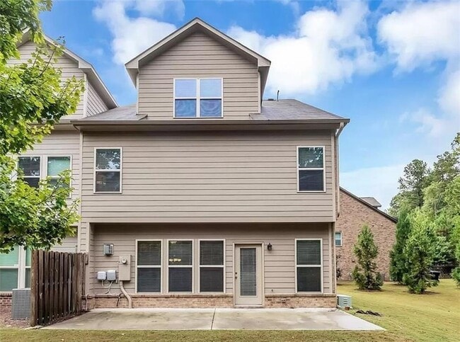 Building Photo - 2160 Greencrest Cir