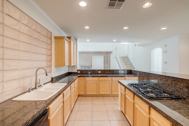 Building Photo - Beautiful 4Bd, 4Bth home in Guard Gated Community near Tivoli Village.