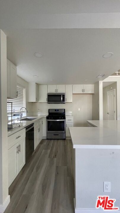 Building Photo - 923 Lotus Cir