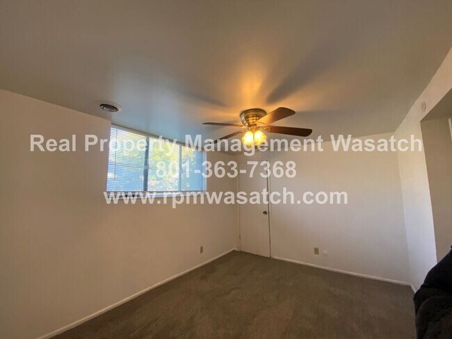 Building Photo - 448 Penney Ave S