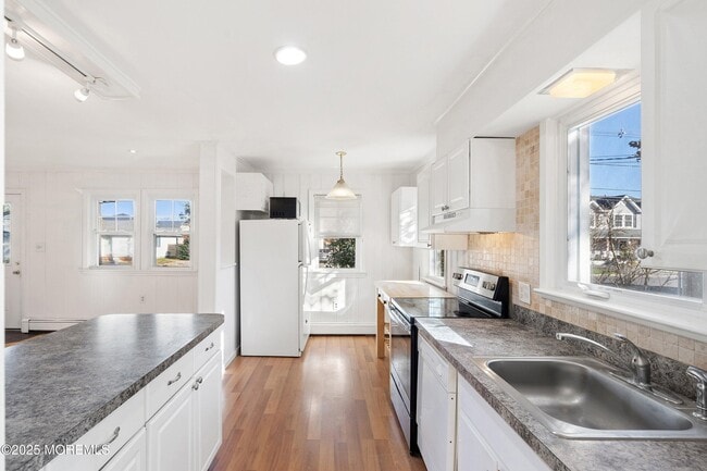 Building Photo - 2138 Riviera Pkwy