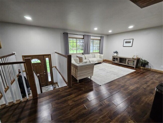 Building Photo - 10709 W River Rd