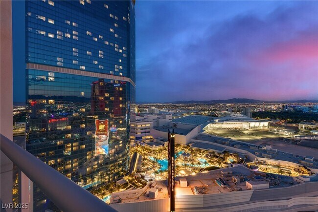 Building Photo - 2700 S Las Vegas Blvd