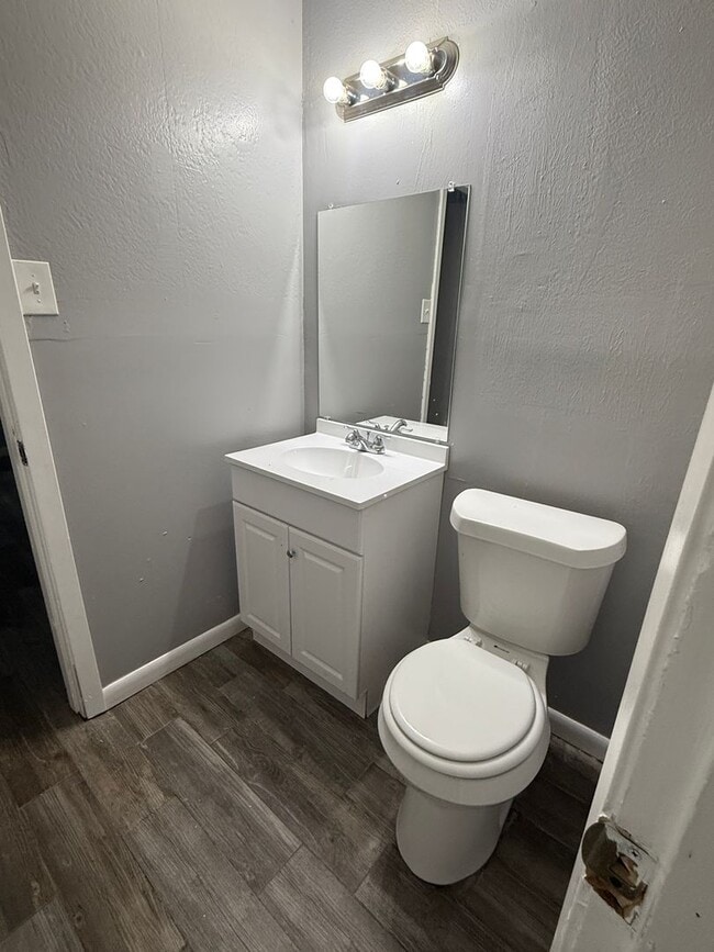 Building Photo - Newly Renovated 4 Bedroom 1.5 Bathroom Family Home