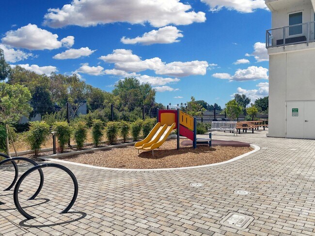 Building Photo - Modern 2BD Fremont Condo – EV Charger, Bal...