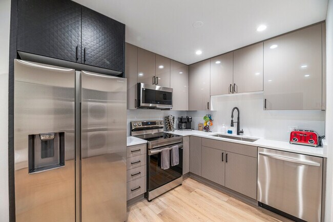 Building Photo - 2342 W Touhy Ave