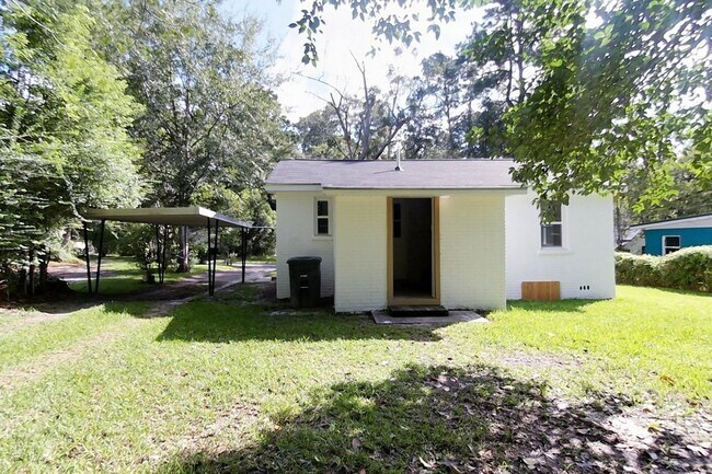 Building Photo - 813 N Spair St