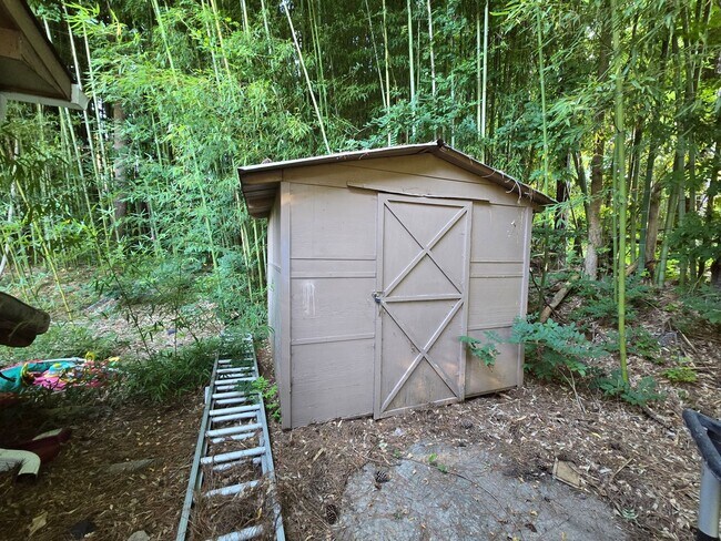 Building Photo - 11 Brookfield Dr