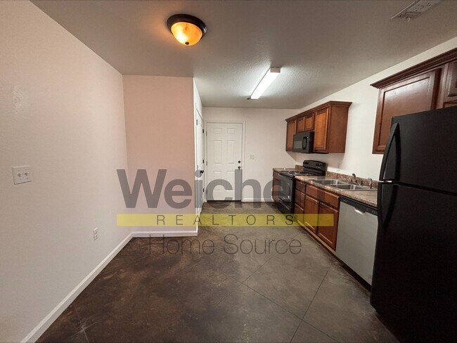 Building Photo - 612 N 5th St