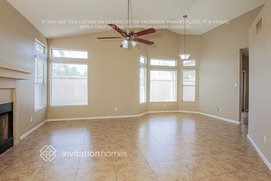 Building Photo - 257 W Amoroso Dr