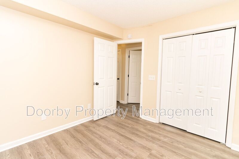 Building Photo - 2425 Ashmore Ave