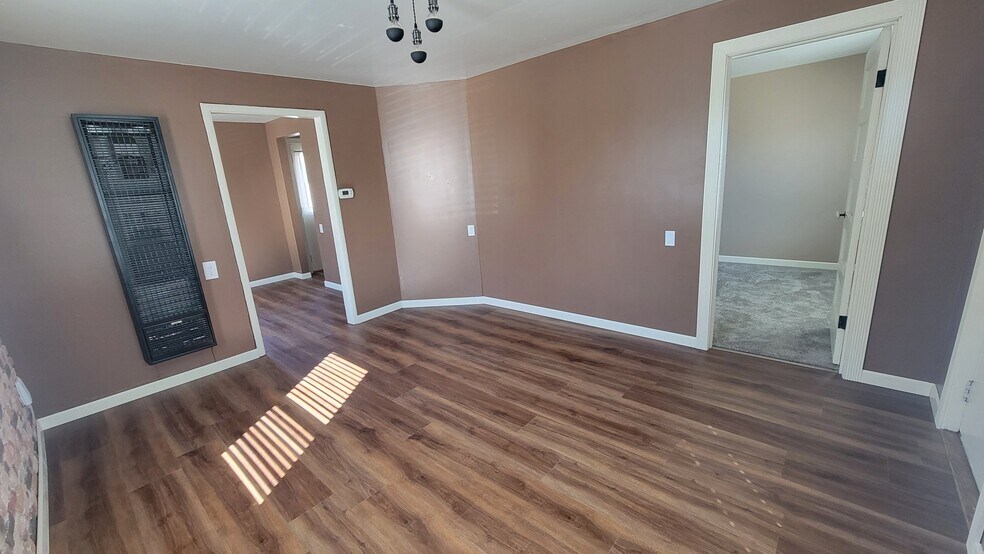 Building Photo - 220 E D St