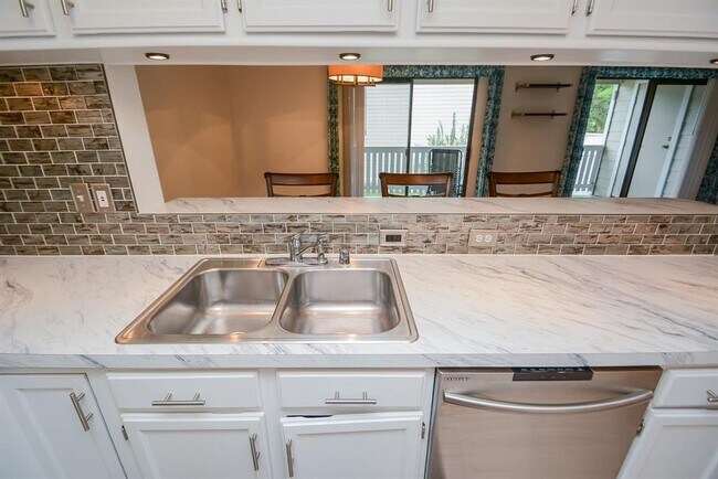 Building Photo - 14911 Wunderlich Dr