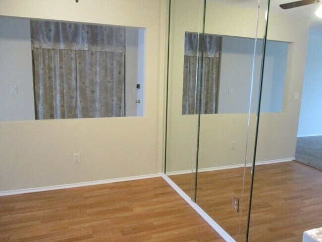 Building Photo - Desirable Park Blvd 1 Bdr 1 Ba 3rd Floor Condo in Hillcrest