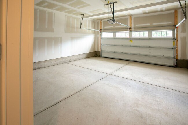 Building Photo - Chatham Park *Like New* Late July availability!