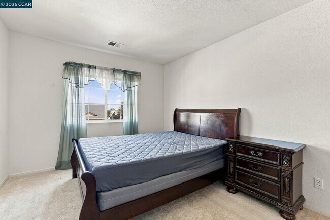 Building Photo - 204 Millbrook Dr