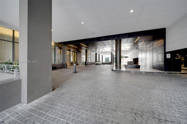 Building Photo - 480 NE 31st St