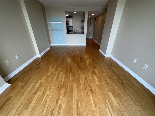 Building Photo - 10 Museum Way