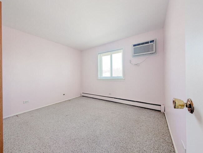 Building Photo - 801 S Dwyer Ave