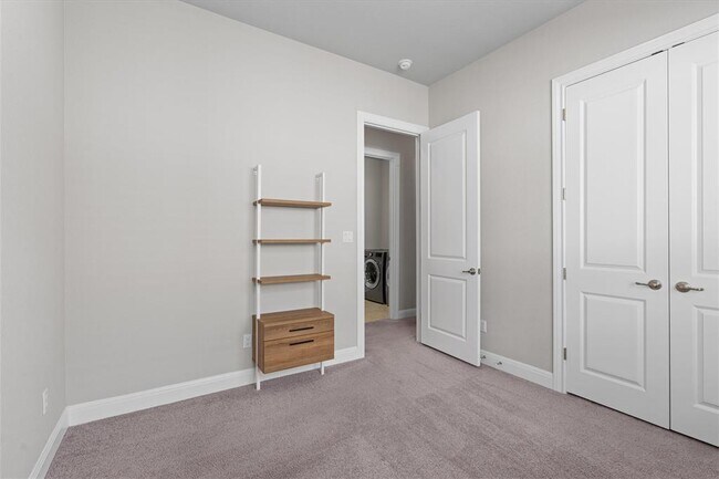 Building Photo - 4660 Katherine Dr