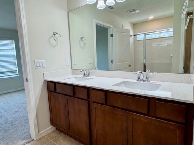 Building Photo - Isles of Lake Nona!! 3 Bedroom 2.5 Bathroom Townhome