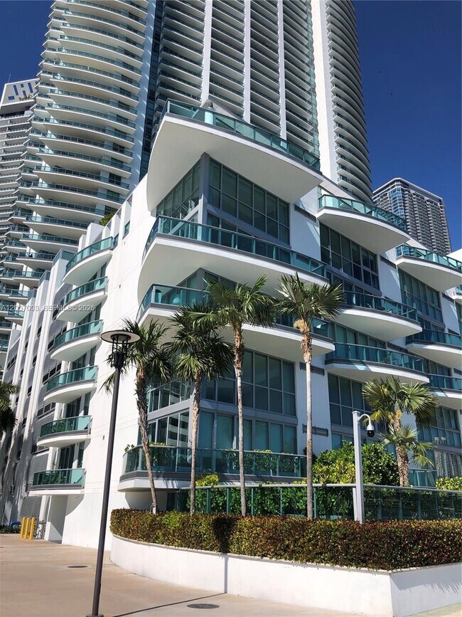 Building Photo - 1331 Brickell Bay Dr