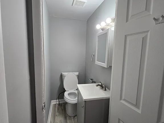Building Photo - 3 bedroom 1.5 bathrooms Rancher.