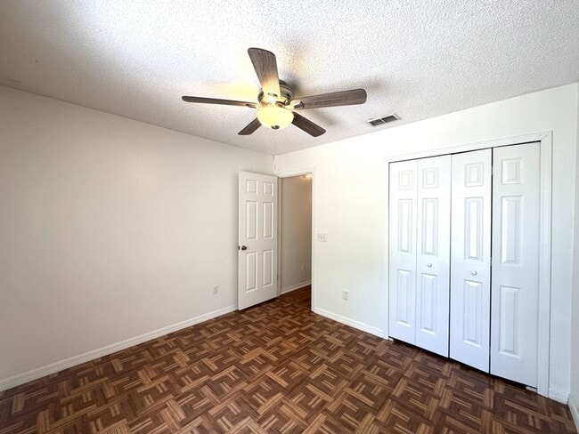 Building Photo - 1648 Dunlap Dr
