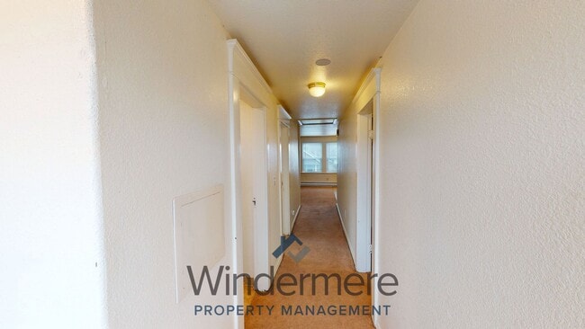 Building Photo - 210-212 W Whitman Dr