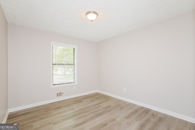 Building Photo - 3684 Linwood Way