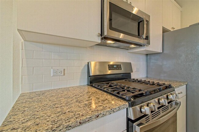 Building Photo - 555 White Steppe Way