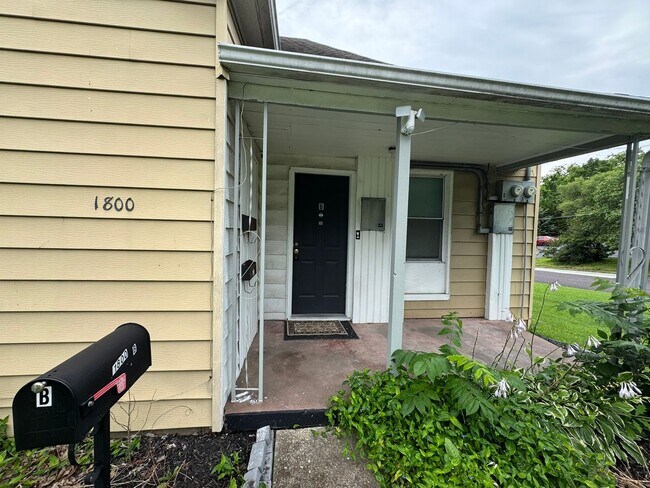 Building Photo - Studio Apartment includes washer / dryer