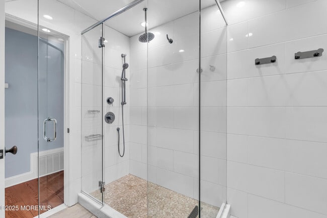 Building Photo - 20 Rosalie Ave