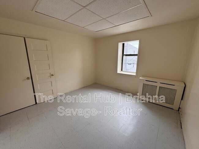 Building Photo - 4 Van Cortlandt Park Ave