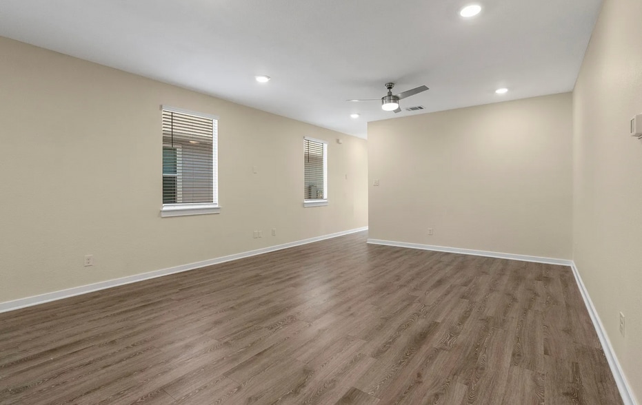 Building Photo - 220 Fairfax Ave