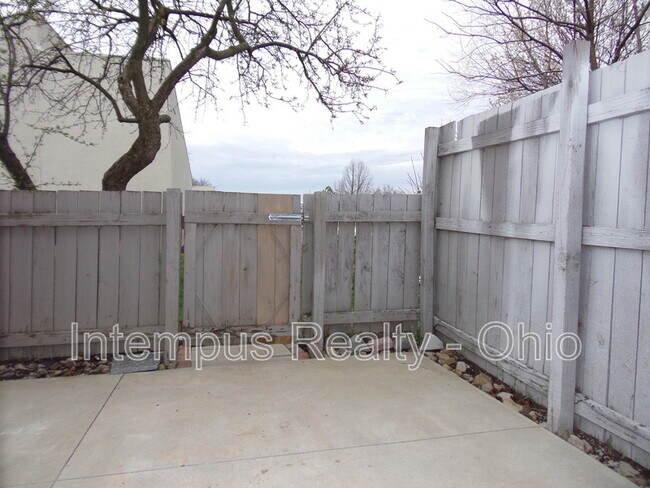 Building Photo - 7839 Meadowhaven Blvd
