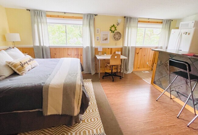 Building Photo - 11352 NE Fargo St