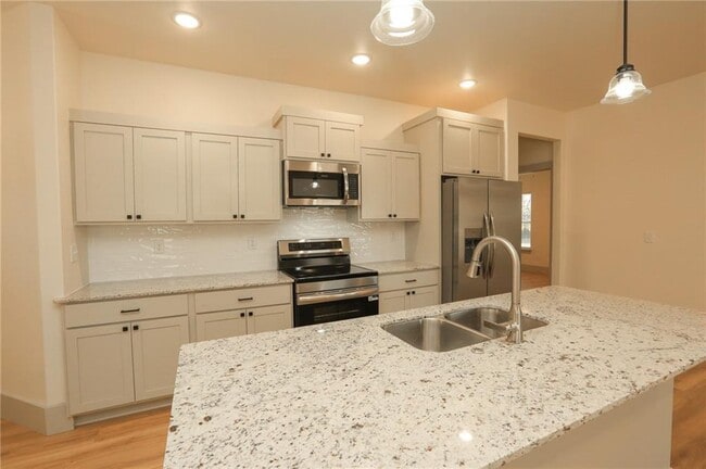 Building Photo - 655 N Genevieve Ave