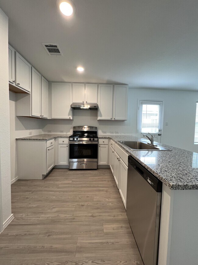 Building Photo - 13819 Llama Pl