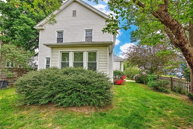 Building Photo - 4 Talbot Manor