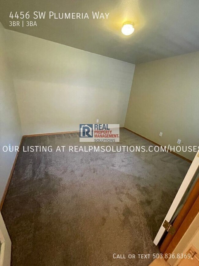 Building Photo - 4456 SW Plumeria Way