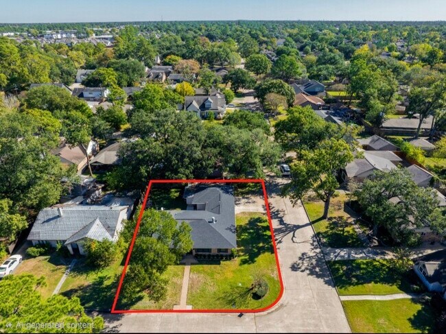 Building Photo - 4402 Fallbrook Dr