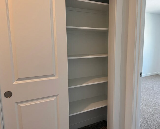 Building Photo - Brand New, Move-In Ready Townhome in Eagle!