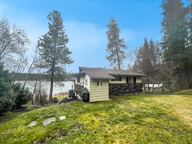 Building Photo - One-Bedroom, One-Bathroom Waterfront Home for Rent