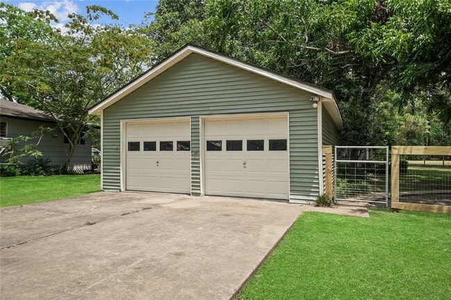 Building Photo - 2122 Stadium Dr