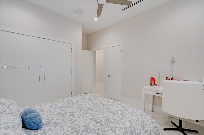 Building Photo - 2521 SW 105th Ave