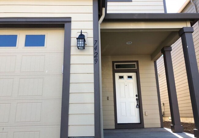 Building Photo - 7429 NE 58th Way